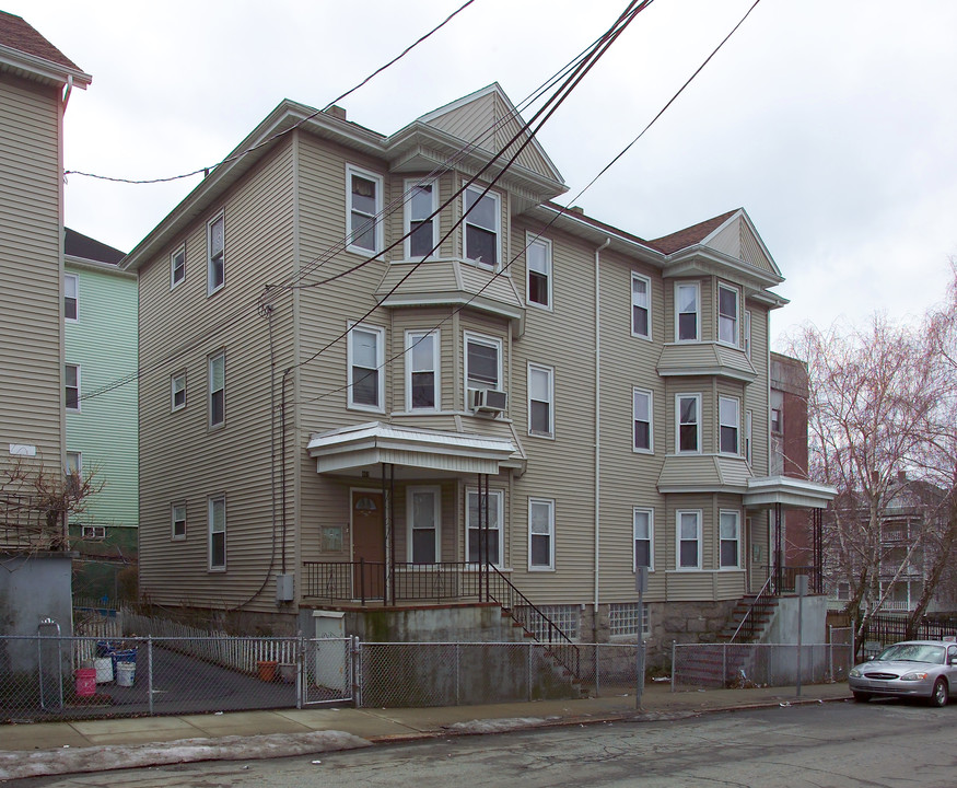 397-407 William St in Fall River, MA - Building Photo