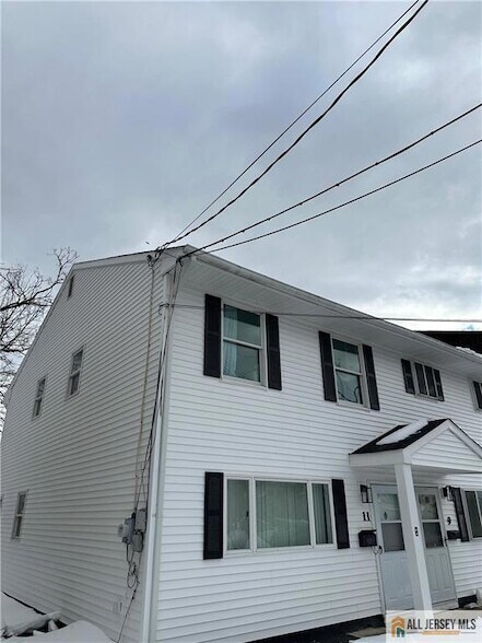 11 Hyde Ave in Woodbridge Township, NJ - Foto de edificio