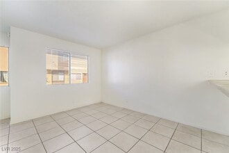 233 N 18th St in Las Vegas, NV - Building Photo - Building Photo