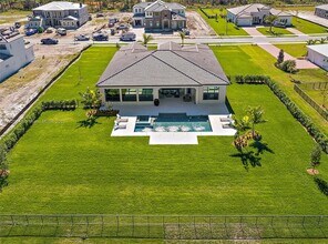 8025 SE Old Plantation Cir in Jupiter, FL - Foto de edificio - Building Photo