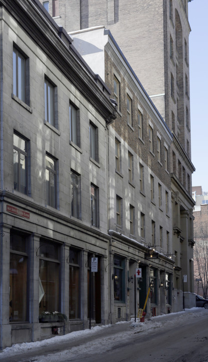 436-440 Saint-François-Xavier in Montréal, QC - Building Photo