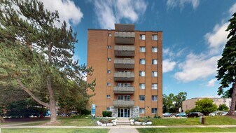 18 Reid Dr in Mississauga, ON - Building Photo