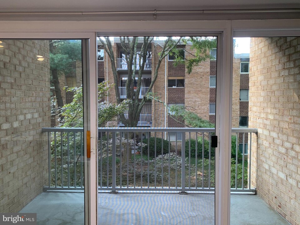 2908 Kings Chapel Rd-Unit -9 in Falls Church, VA - Building Photo