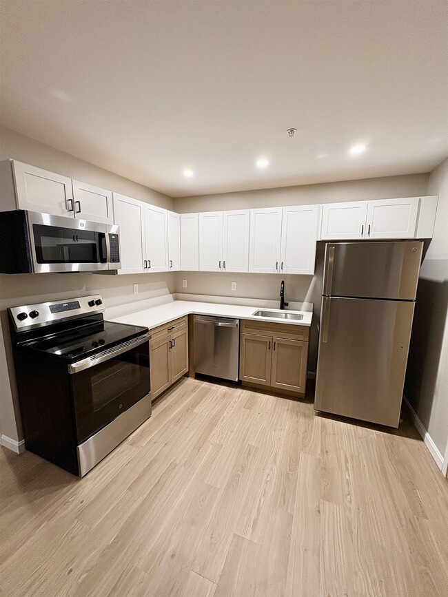 property at 15 Mountain Rd