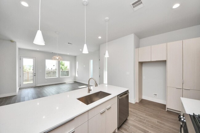 property at 3015 Pelon Cay Dr