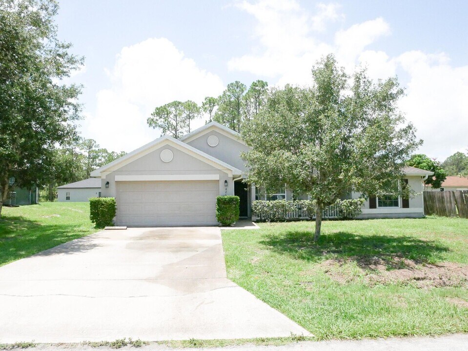 426 Harrisburg St SW in Palm Bay, FL - Building Photo