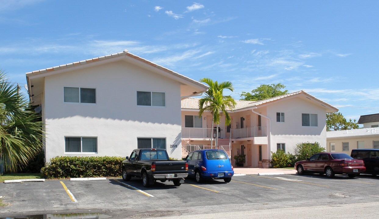 2195 SE 5th St in Pompano Beach, FL - Foto de edificio