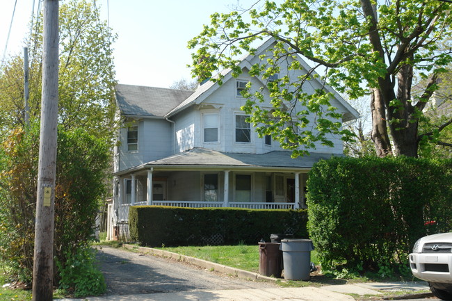 142 Morris Ave in Long Branch, NJ - Foto de edificio - Building Photo