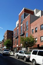 320 Bedford Ave in Brooklyn, NY - Building Photo - Building Photo