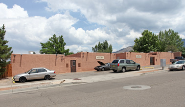 Summer Hills Condos in Albuquerque, NM - Building Photo - Building Photo