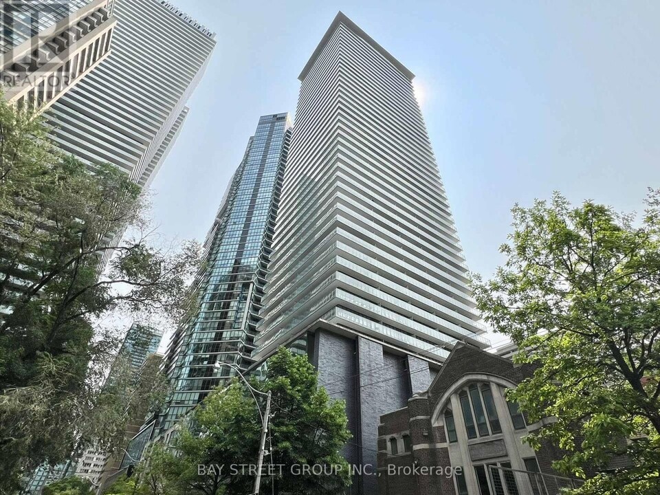 33-1133 Charles St E in Toronto, ON - Building Photo