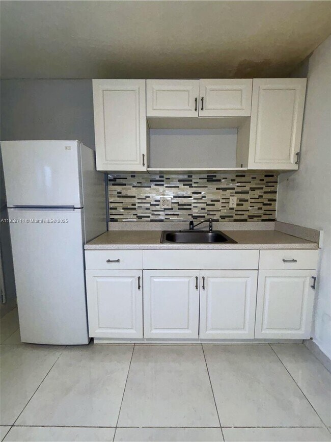 17252 SW 149th Pl in Miami, FL - Foto de edificio - Building Photo