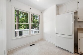3212 Oxford Dr in Durham, NC - Building Photo - Building Photo