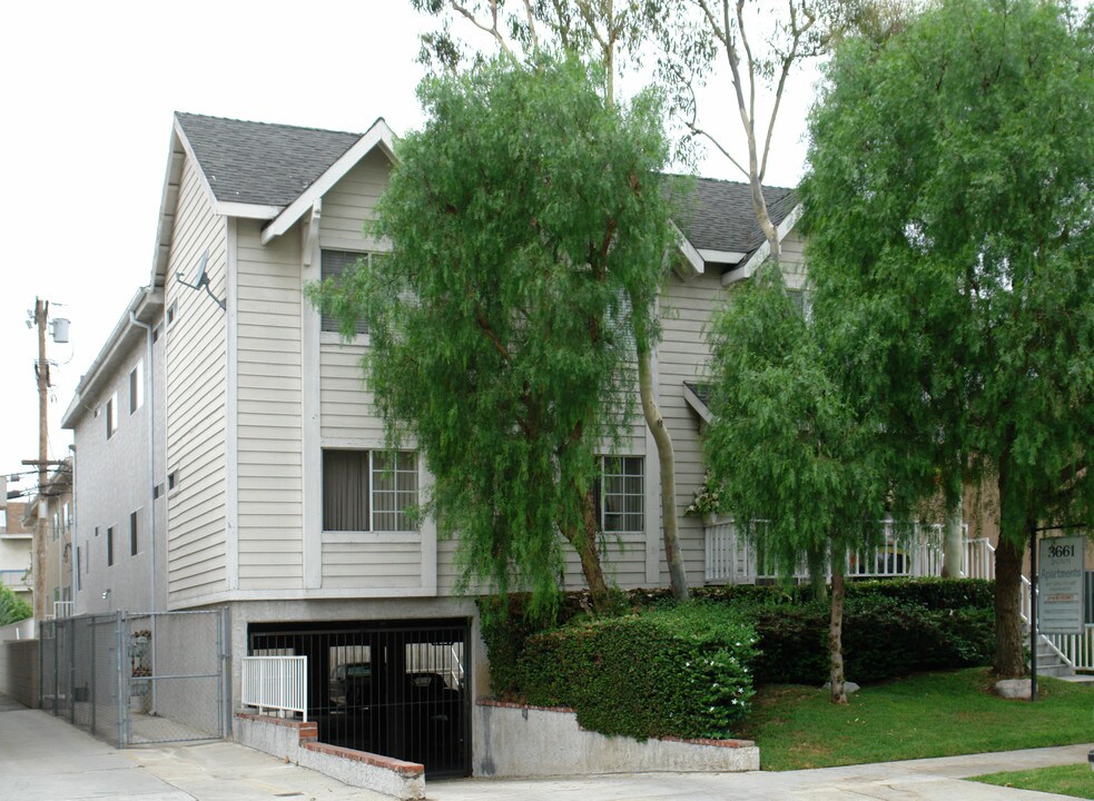 3661 Dunn Dr in Los Angeles, CA - Foto de edificio