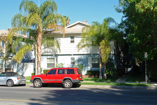 5806 Coldwater Canyon Ave in Valley Village, CA - Building Photo - Building Photo