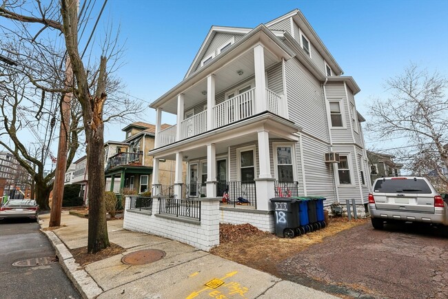 18 Hamilton Rd in Somerville, MA - Building Photo - Building Photo