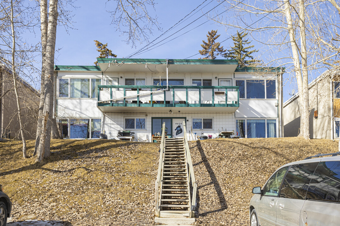 4424 4 St NW in Calgary, AB - Building Photo