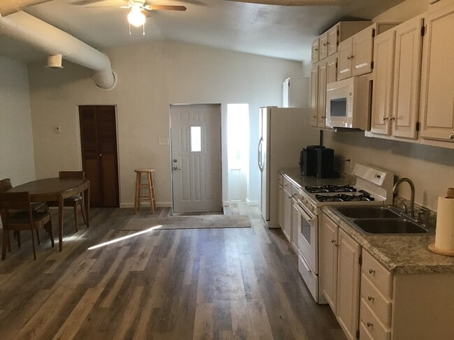 8605 S Brentwood St, Unit Guest House, Unit Guest House