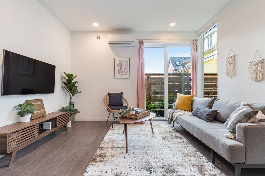 1215 E Union St in Seattle, WA - Building Photo