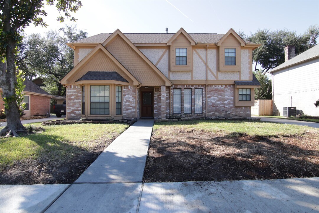 12511 Ella Lee Ln in Houston, TX - Building Photo