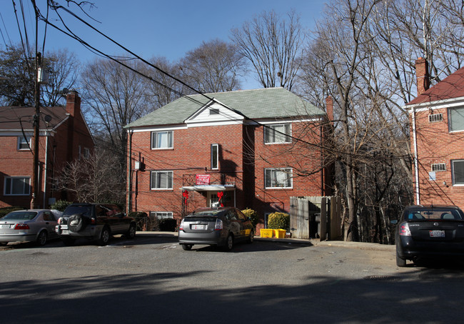 8208 Houston Ct in Takoma Park, MD - Foto de edificio - Building Photo