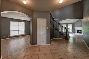 5755 Skinner Way in Grand Prairie, TX - Building Photo