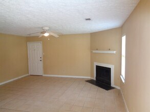 5913 Summerglen Ln in College Park, GA - Building Photo - Building Photo