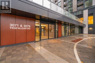 3071 Trafalgar Rd in Oakville, ON - Building Photo - Building Photo