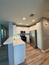 27352 Oaktree Pl in Santa Clarita, CA - Building Photo - Building Photo