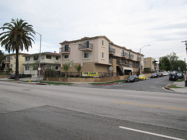 4703 Beverly Blvd in Los Angeles, CA - Foto de edificio - Building Photo