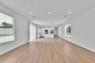 8702 Silver Way in Los Angeles, CA - Building Photo - Building Photo