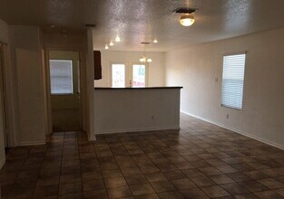 5011 Mustang View in San Antonio, TX - Building Photo - Building Photo