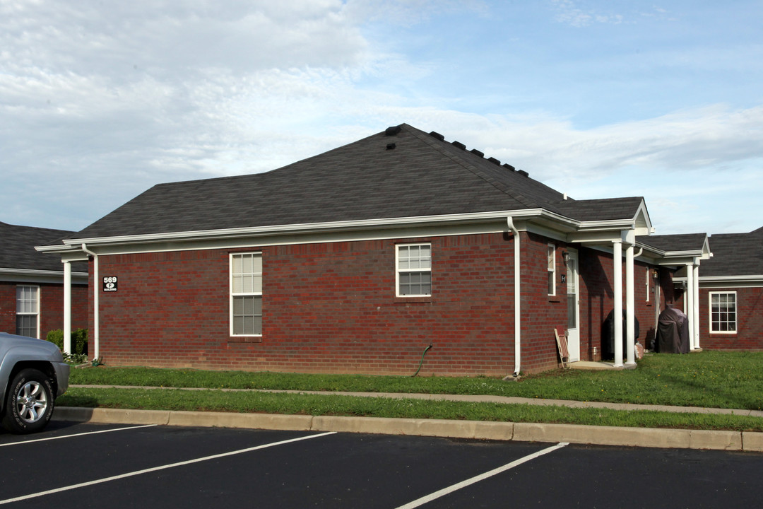 Dove Field Manor Apartments in Mount Washington, KY - Building Photo