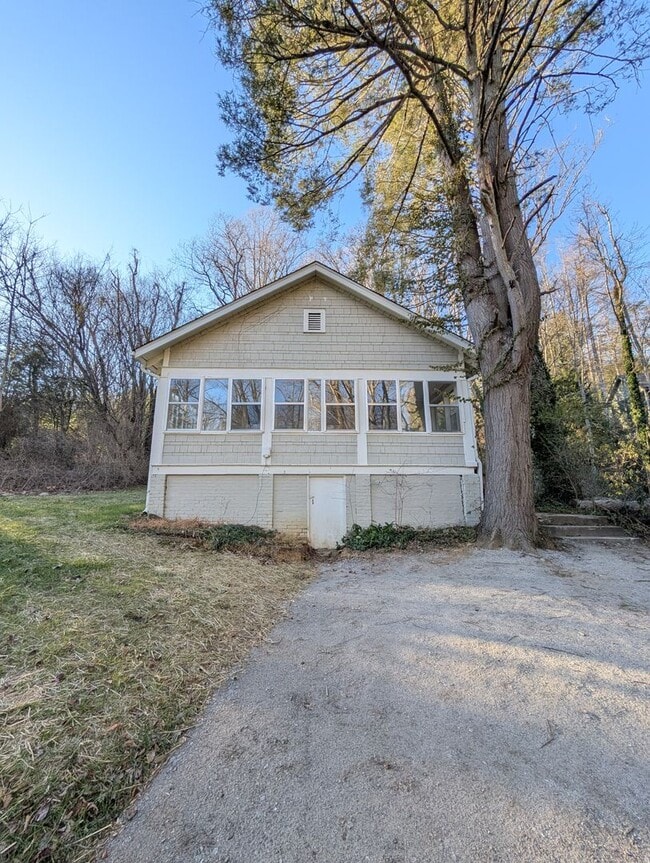property at 1121 Montreat Rd