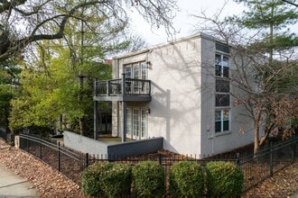 Savannah Court in Kansas City, MO - Building Photo - Primary Photo