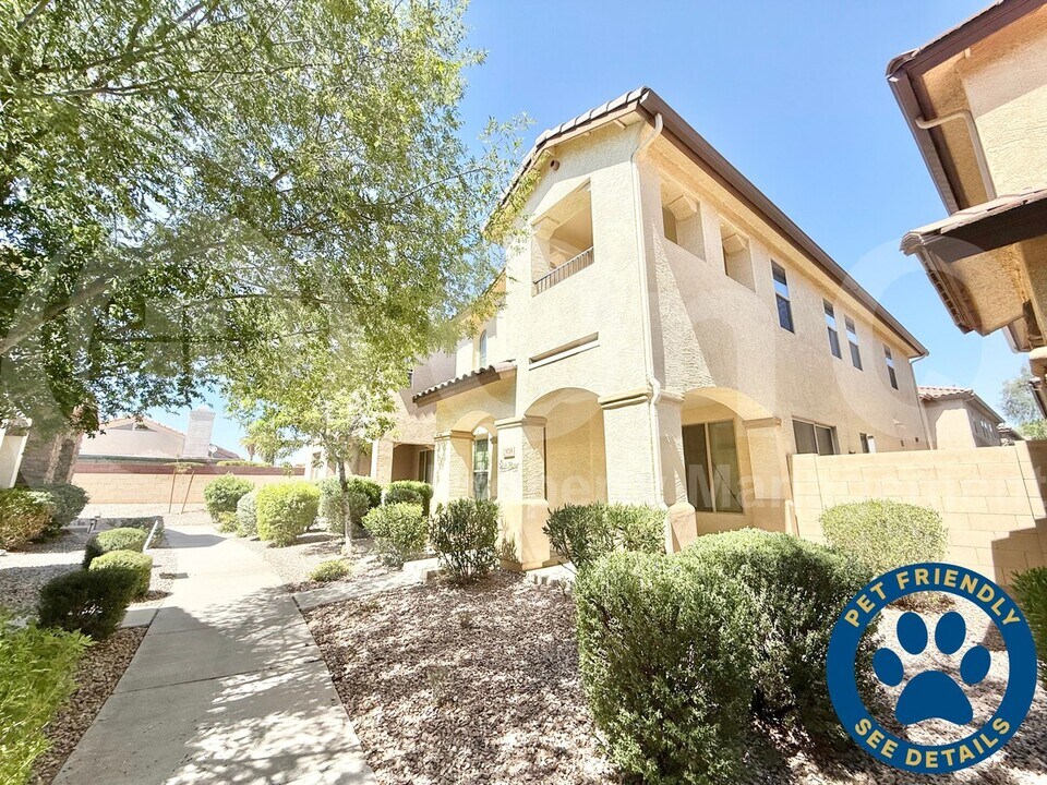 9218 W Meadow Dr in Peoria, AZ - Foto de edificio