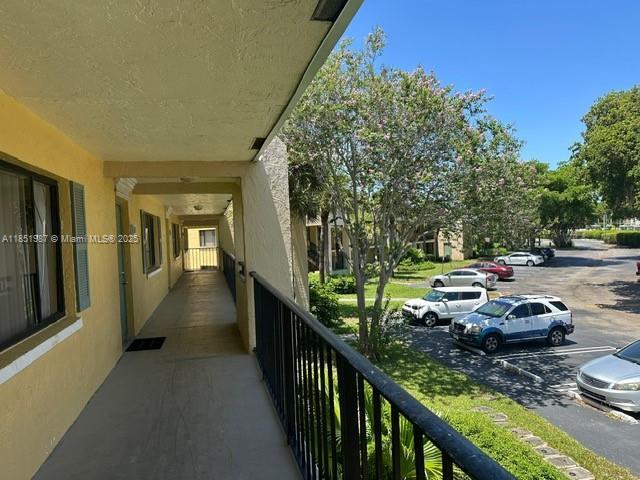 517 Meadows Cir in Boynton Beach, FL - Building Photo