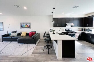 14430 Strawberry Ln-Unit -2 in Gardena, CA - Foto de edificio - Building Photo