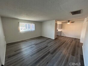 51099 Eisenhower Dr, Unit F in La Quinta, CA - Foto de edificio - Building Photo