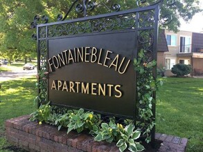 Fontainebleau in Topeka, KS - Foto de edificio - Building Photo