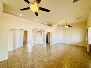 7910 W Little Eagle Ct in Tucson, AZ - Building Photo - Building Photo