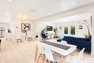 4373 E Camino Parocela in Palm Springs, CA - Building Photo - Building Photo