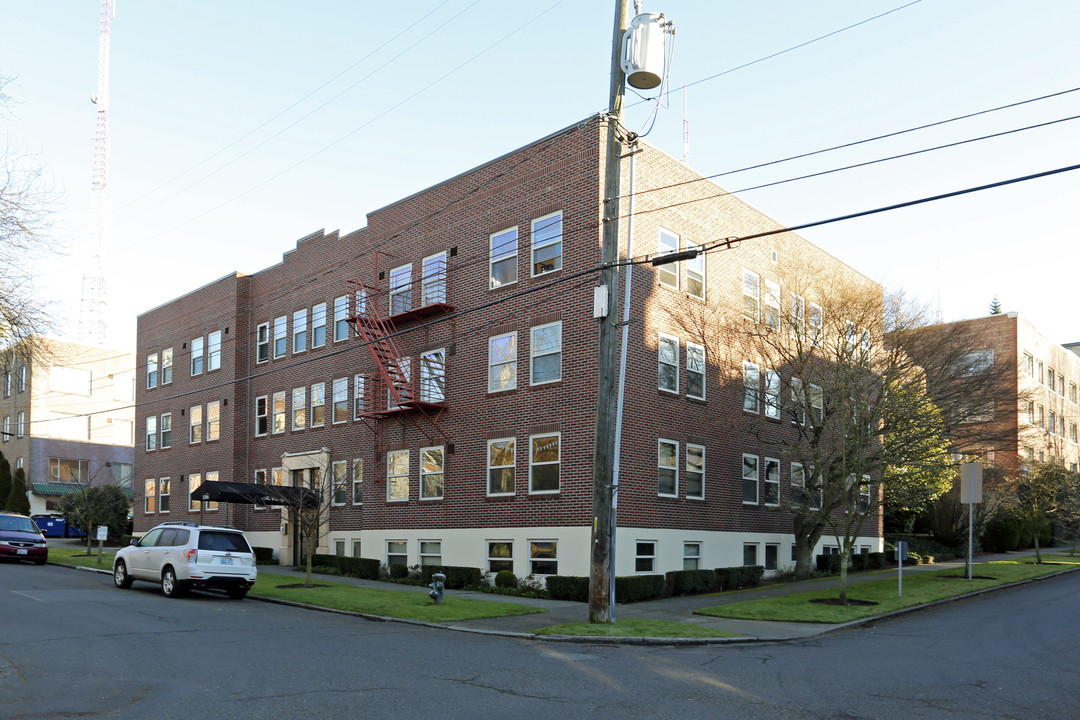 The Carlyle Apartments in Seattle, WA - Building Photo