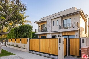 425 N Alfred St in Los Angeles, CA - Building Photo