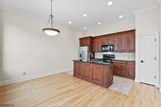 33 Forest Ave in Hawthorne, NJ - Building Photo - Building Photo