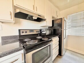 3555 San Marino St in Los Angeles, CA - Building Photo - Building Photo
