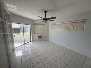 1663 NE Miami Gardens Dr in North Miami Beach, FL - Building Photo - Building Photo
