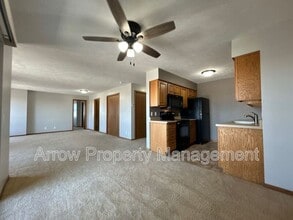 208 E 5th St in York, NE - Foto de edificio - Building Photo