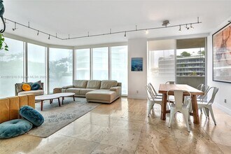 300 South Pointe Dr in Miami Beach, FL - Building Photo - Building Photo
