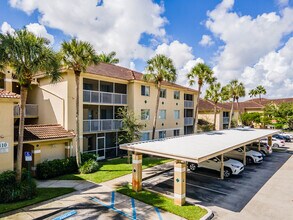 Pinehurst Club in Hollywood, FL - Building Photo - Building Photo